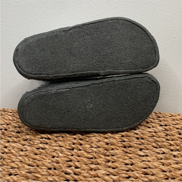 NWOT Birkenstock Andermatt Light Gray Wool
Felt Shearling Slipper Booties EU 33. - Picture 10 of 10